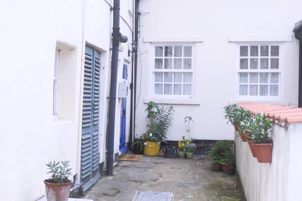Kikas Cottage, Rear 89 Church Street, White Horse Yard Γουίτμπι Εξωτερικό φωτογραφία